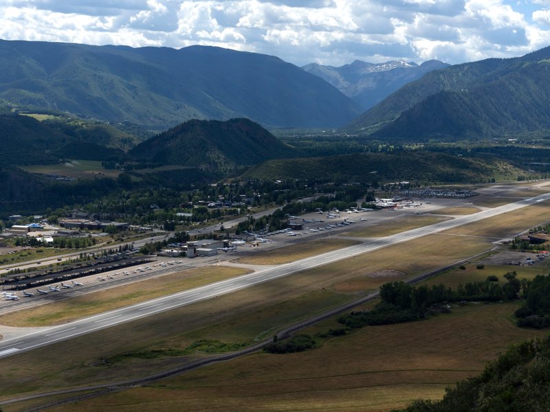 An airport and runway with a backdrop of mountains